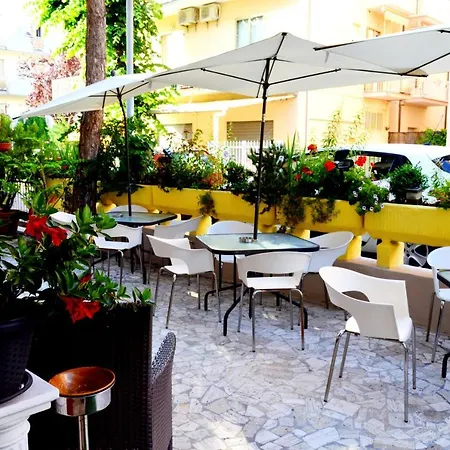 Πανσιόν New Cirene Triple With Brekafast